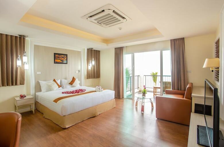 Saint Tropez Beach Resort Hotel