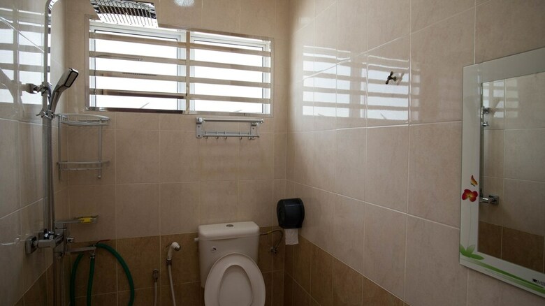 Holidayhome 188 Taman Sejati Suria