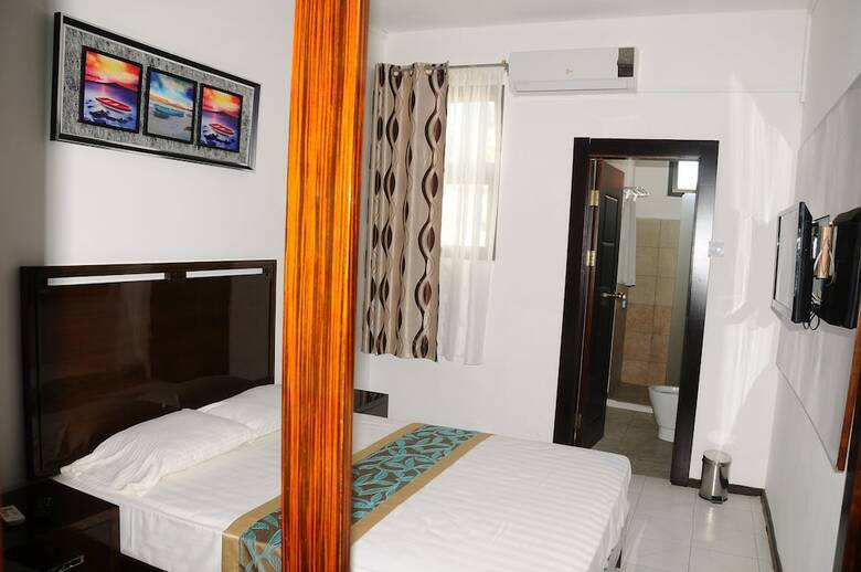 Le Flamboyant Hotel