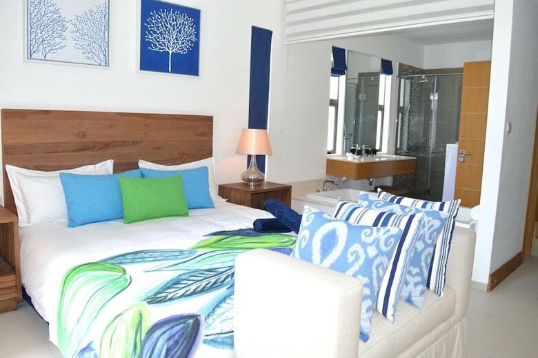 Rose Des Sables Beachfront Apartments