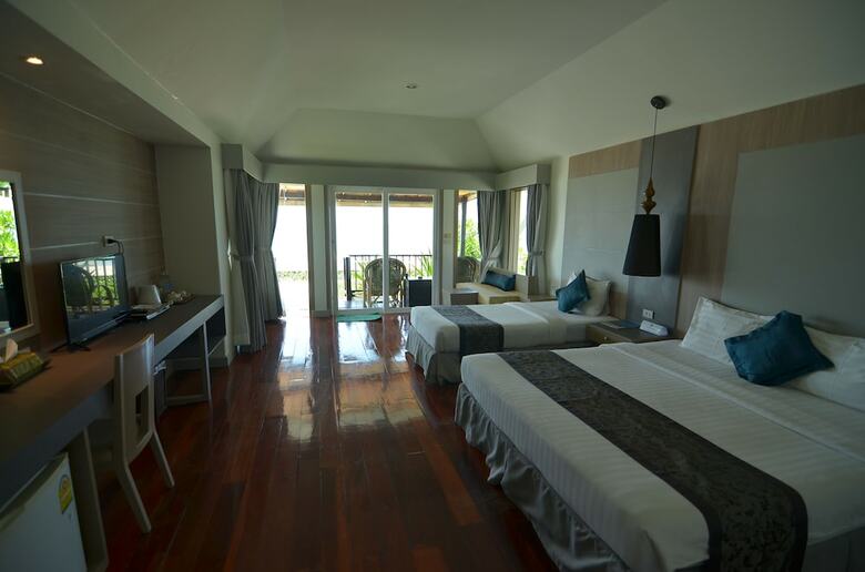 Hotel Nakara Long Beach Resort