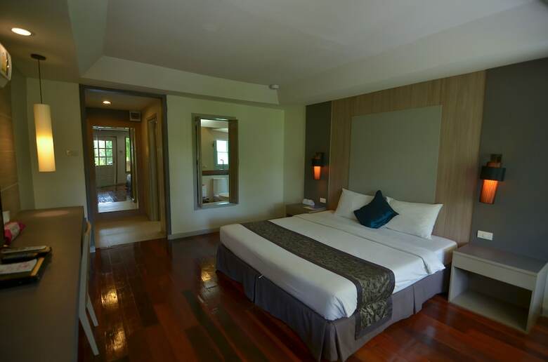 Hotel Nakara Long Beach Resort