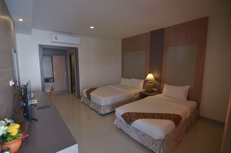 Hotel Nakara Long Beach Resort