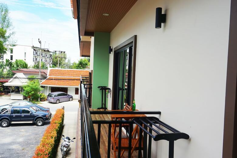 Hotel Pensiri House