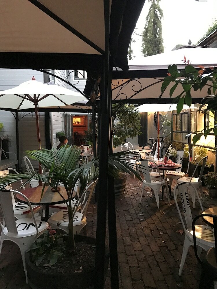 Hostal The Innbetween Lodge And Backpackers