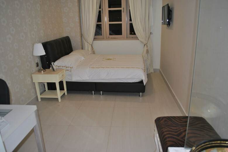 Jayleen Clarke Quay Hotel