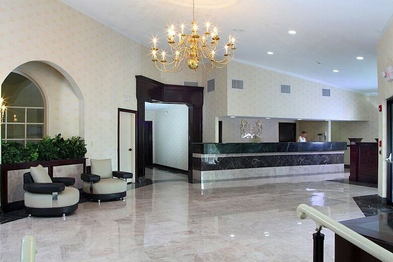 Congress Hotel And Suites