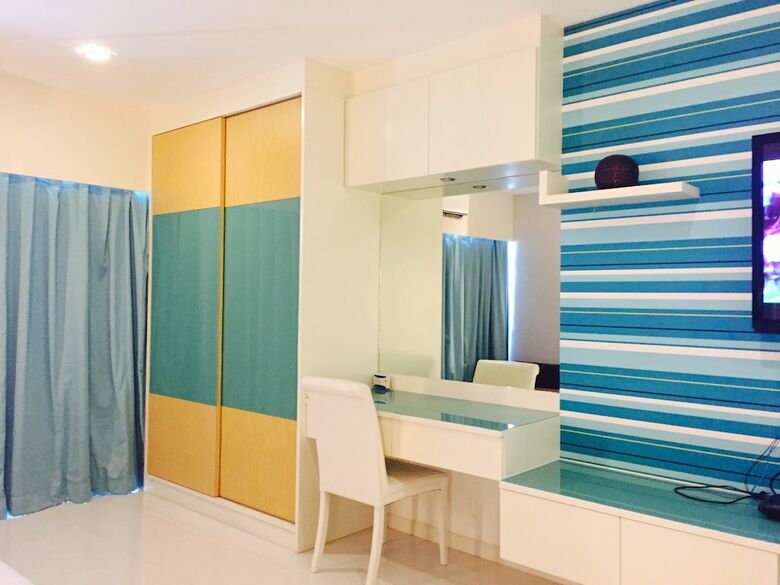 View Talay 6 Condominium By Honey