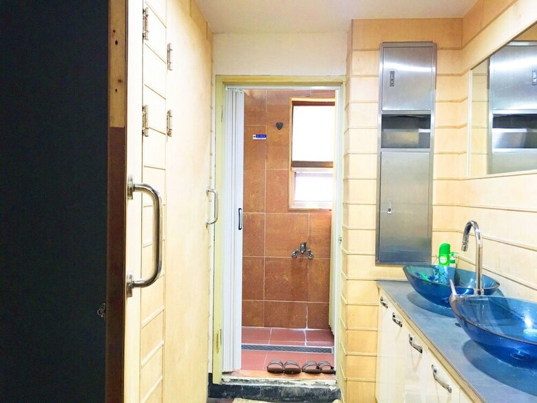 The Style Capsule Guesthouse - Hostel