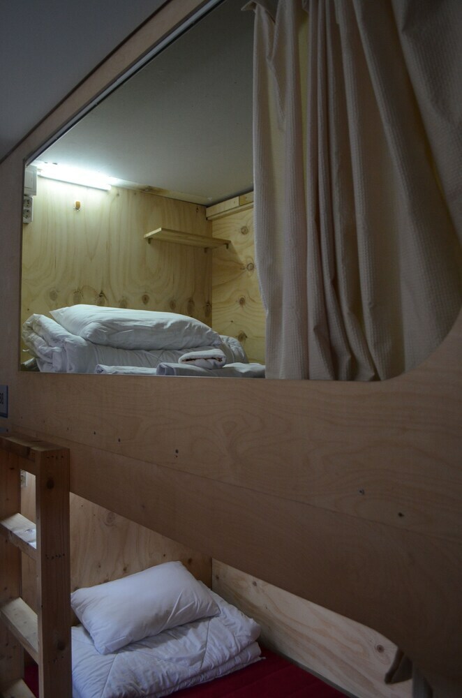 The Style Capsule Guesthouse - Hostel