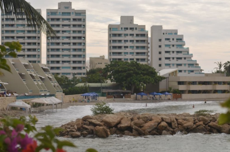 Luxury Apartment 3 R Private Beach
