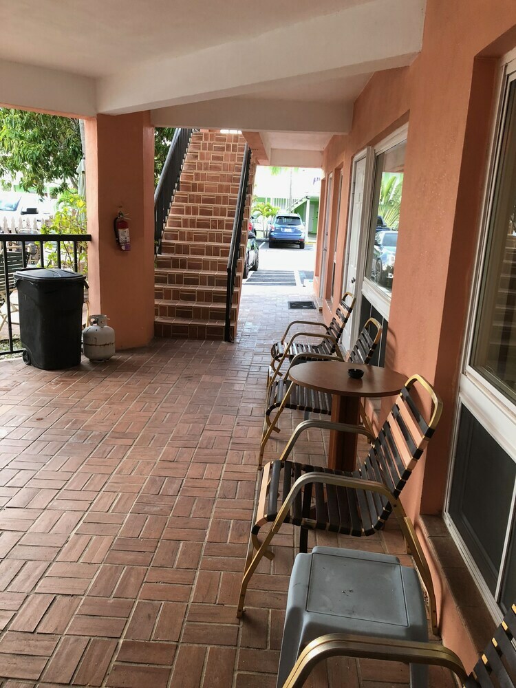 Rose Motel