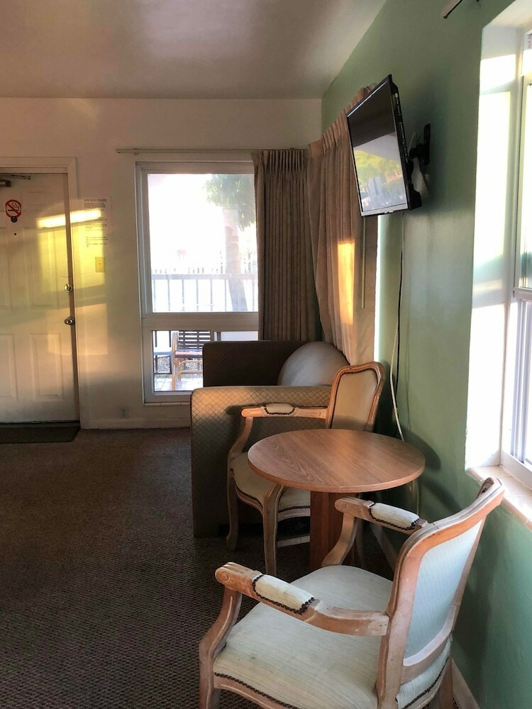 Rose Motel