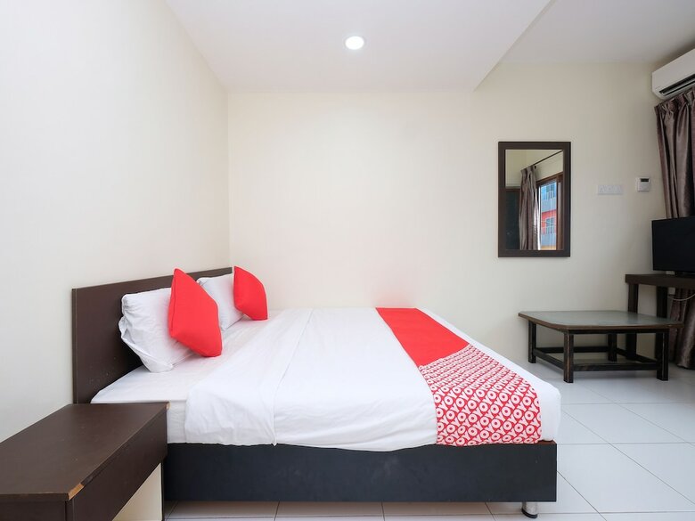 Oyo 1104 Q Hotel