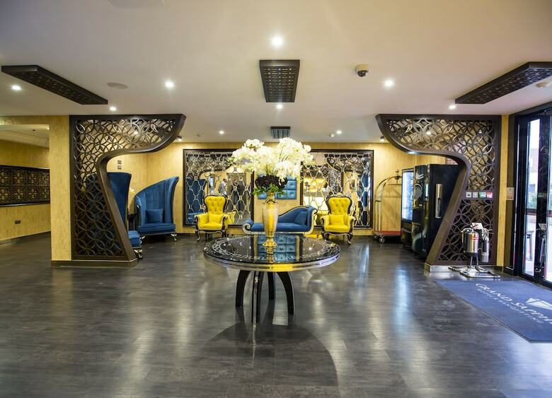 Grand Sapphire Hotel