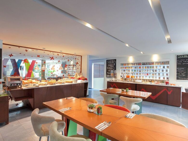 Hotel Ibis Styles Bali Legian