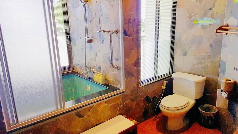 Hotel Birds And Bees Resort