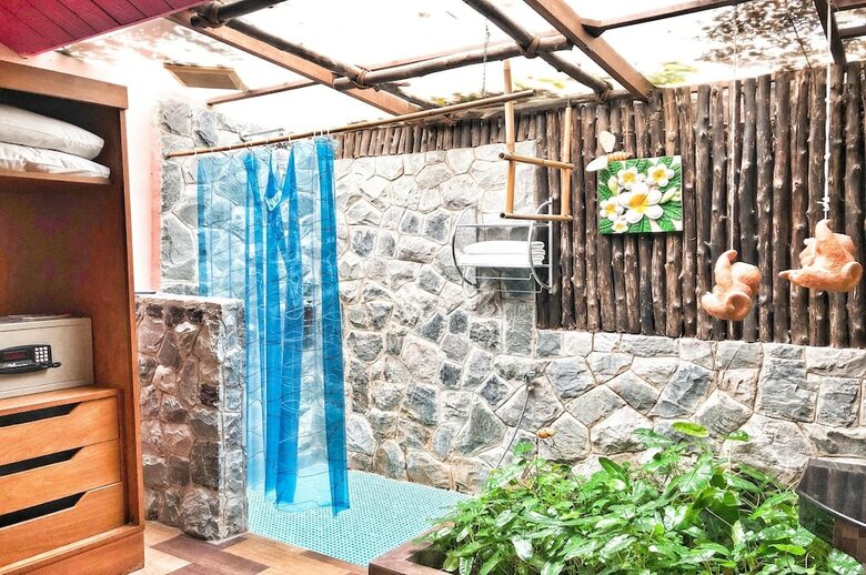 Hotel Birds And Bees Resort