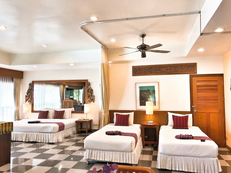 Hotel Birds And Bees Resort