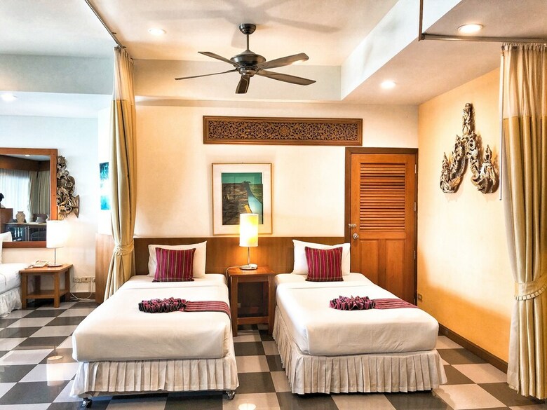 Hotel Birds And Bees Resort