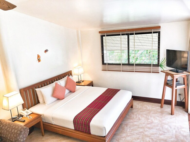 Hotel Birds And Bees Resort