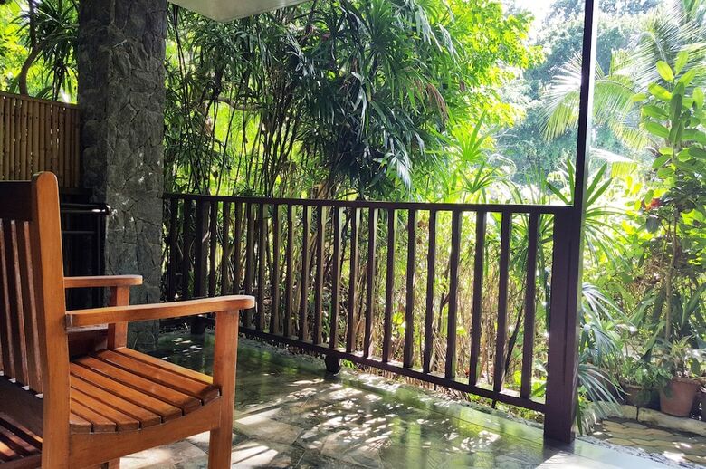 Hotel Birds And Bees Resort