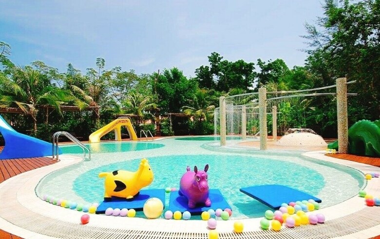 Hotel Birds And Bees Resort