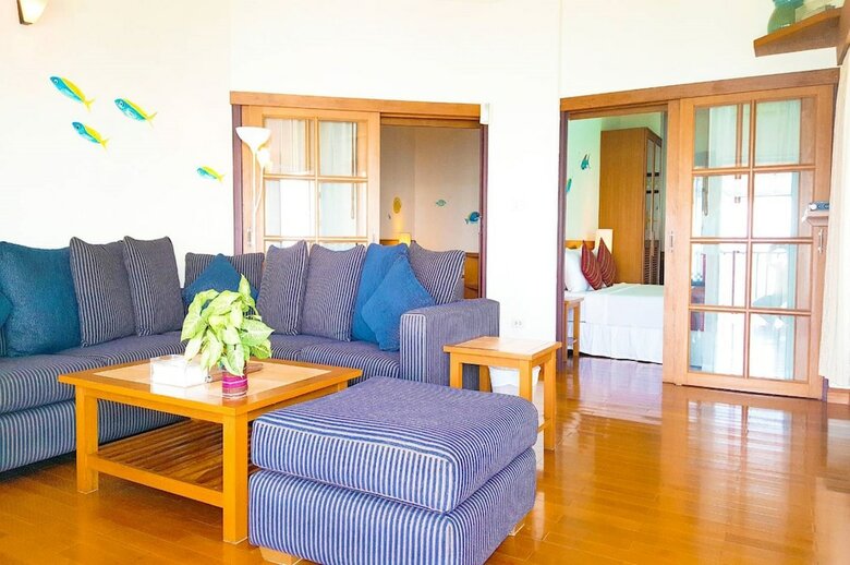 Hotel Birds And Bees Resort