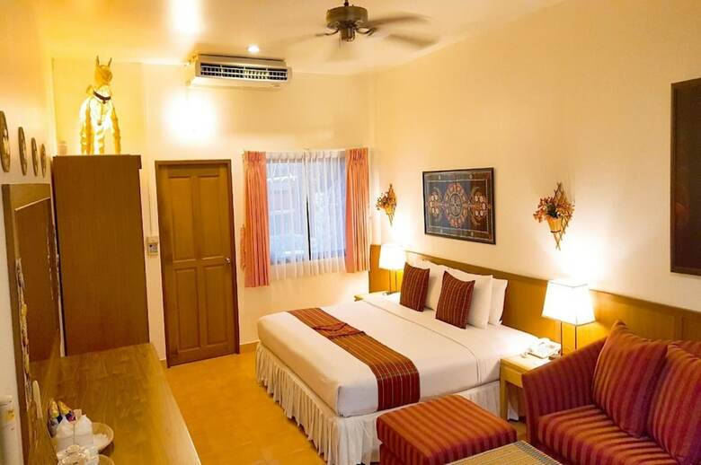 Hotel Birds And Bees Resort