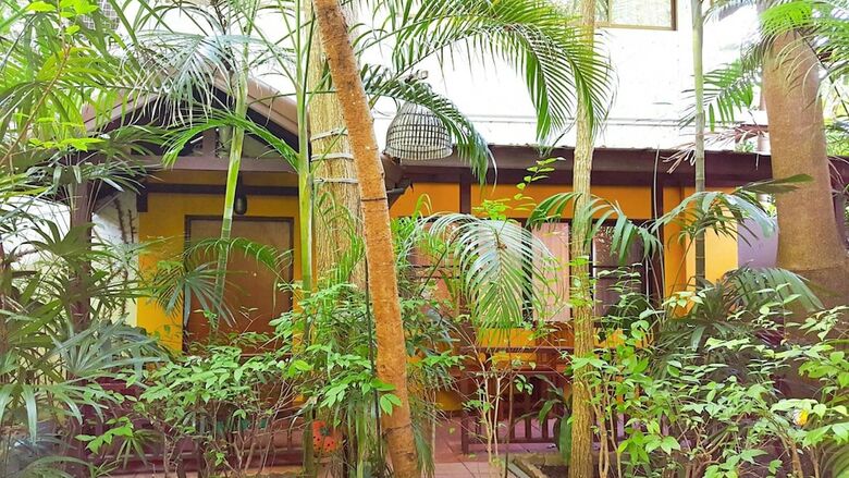 Hotel Birds And Bees Resort