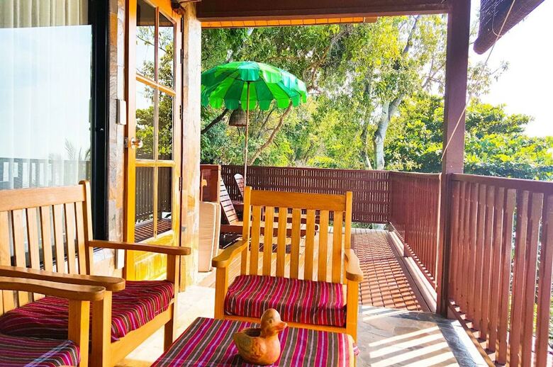 Hotel Birds And Bees Resort