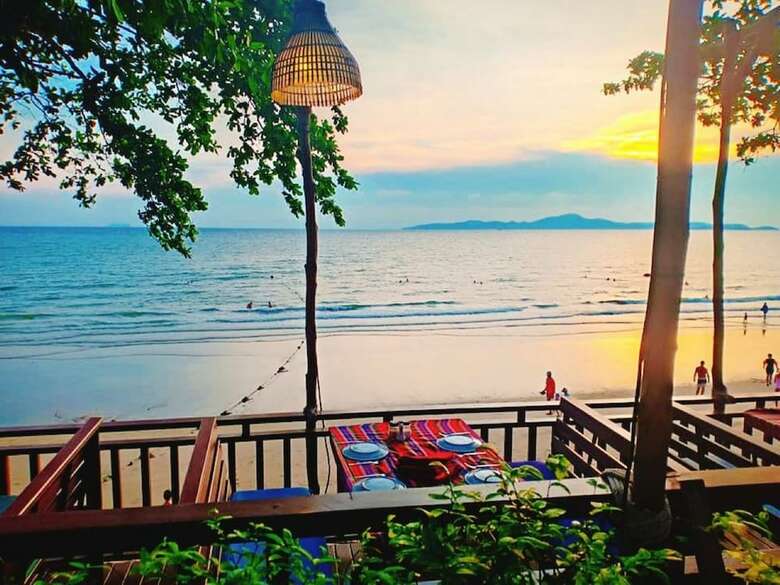 Hotel Birds And Bees Resort