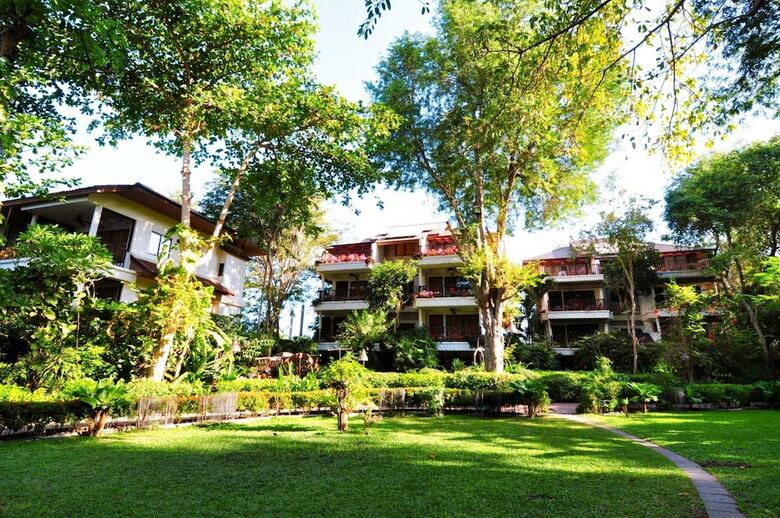 Hotel Birds And Bees Resort