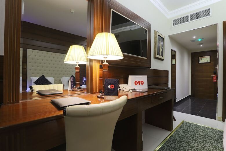 Capital O 325 Queen Palace Hotel
