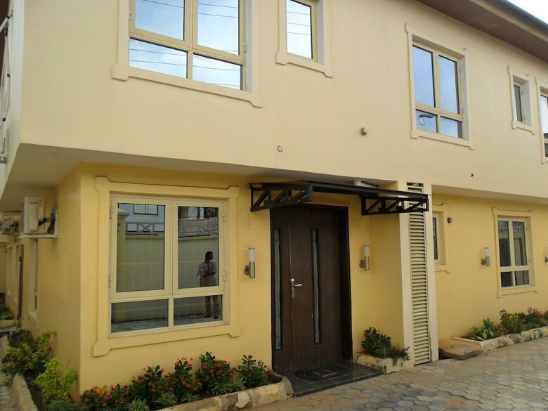 Hotel Swisscottage Suites