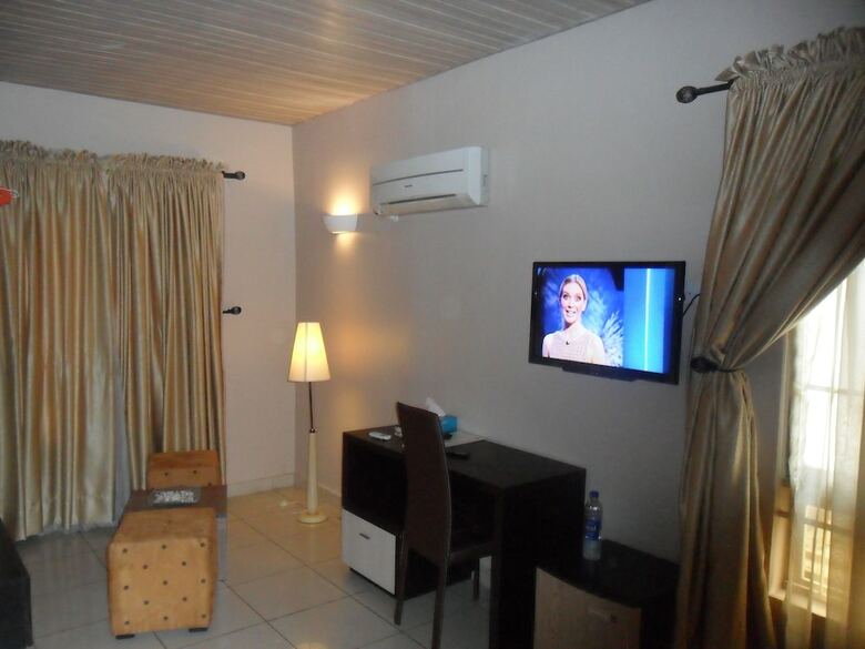 Hotel Swisscottage Suites