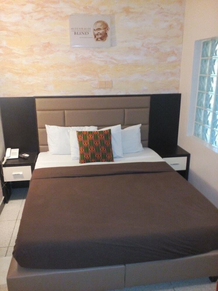 Hotel Swisscottage Suites