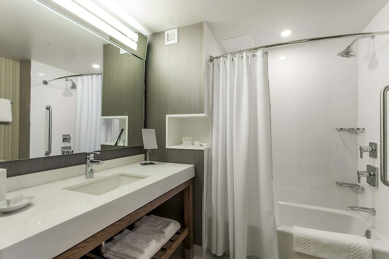 Hotel Courtyard By Marriott Montreal West Island/baie D'urfe