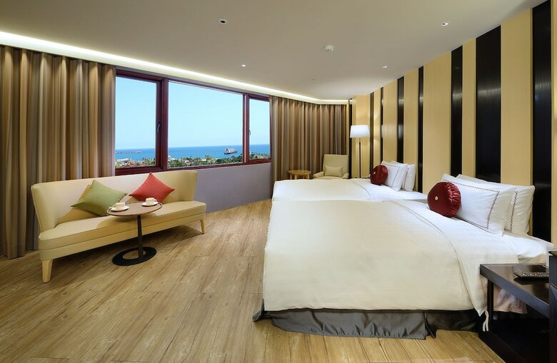 Shiny Ocean Hotel