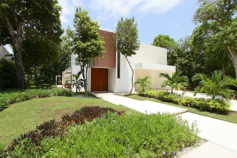 Bahia Principe Vacation Rentals - Three-bedroom House
