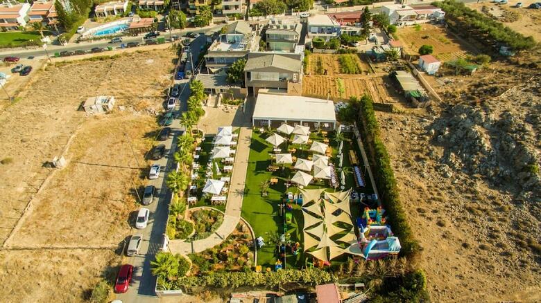 Aparthotel Anemos Suites