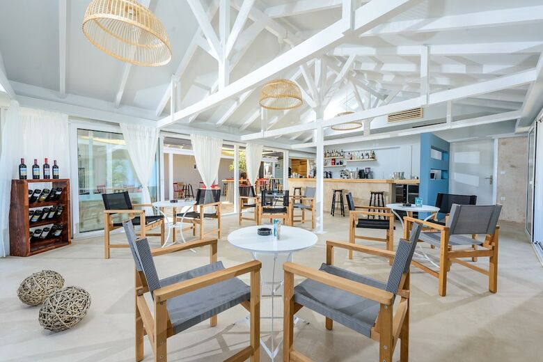 Aparthotel Anemos Suites