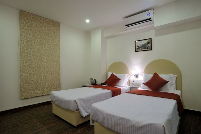 Hotel Signature Crest Chandavali