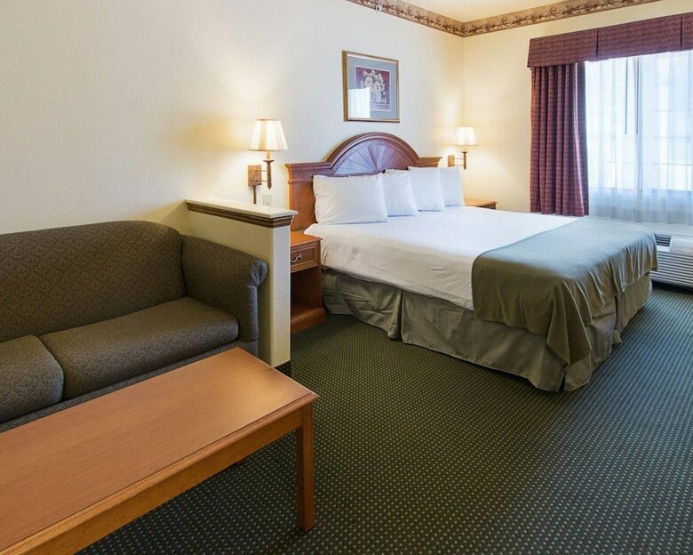Hotel Quality Inn & Suites