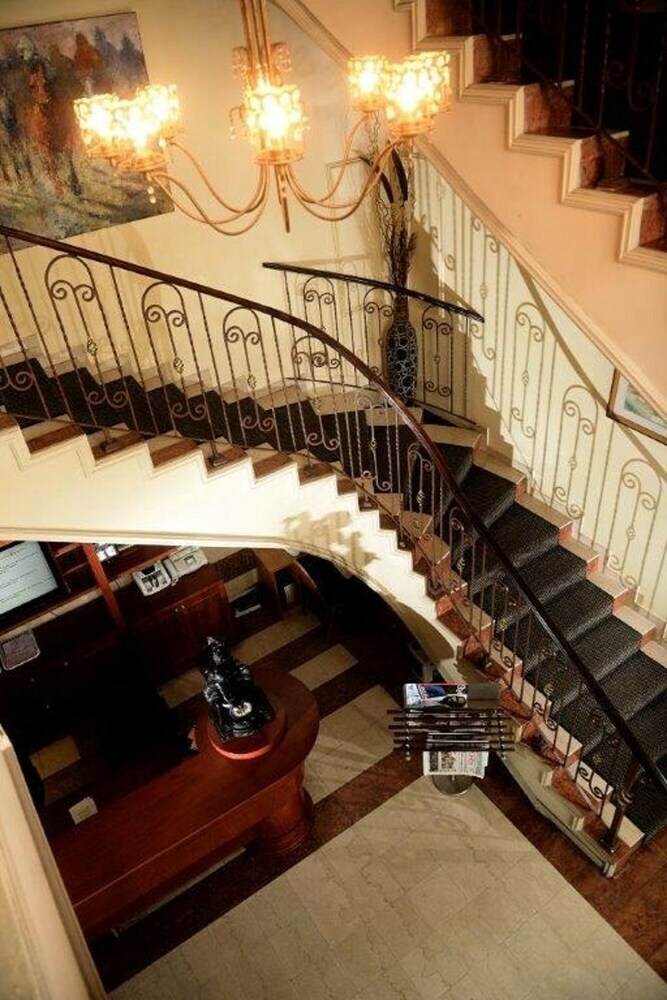 Elion House Hotel