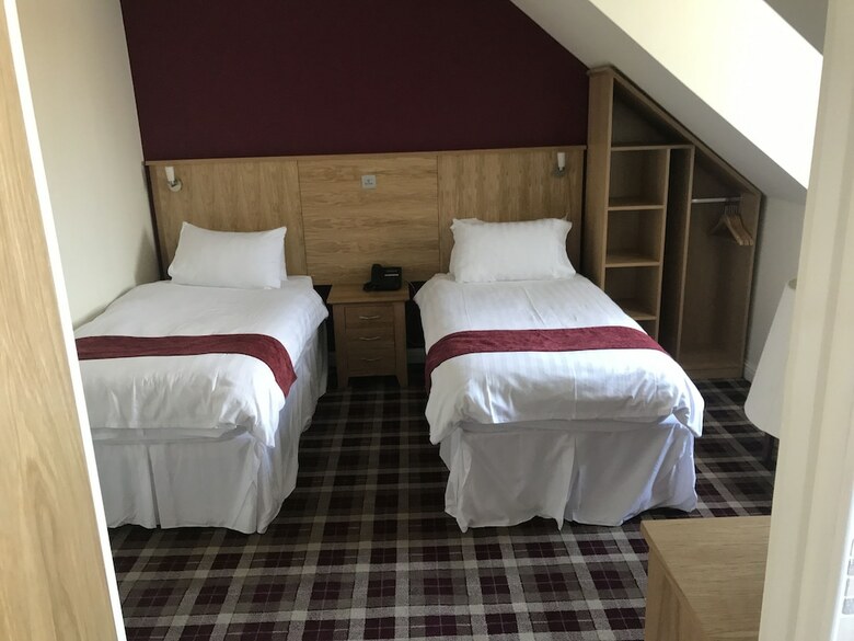 19th Hole Hotel