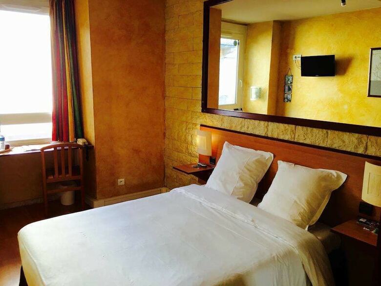 Brit Hotel Bosquet Pau Centre
