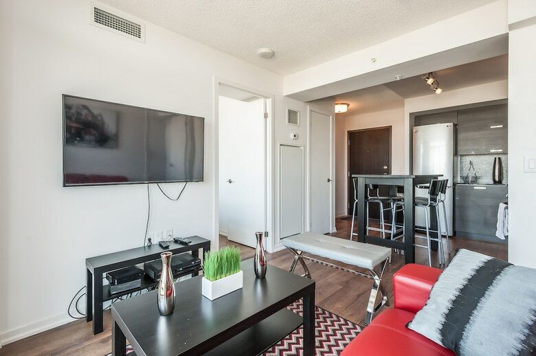Life Suites Soho 2 Bed | 2 Bath Cn Tower View