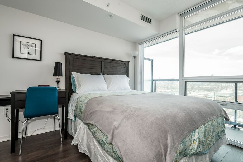Life Suites Soho 2 Bed | 2 Bath Cn Tower View