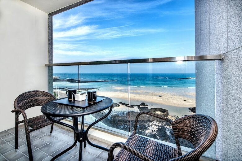 Aimi Jeju Beach Hotel